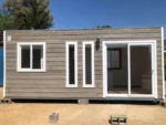 Cabaña Pequeña ‘BaseCamp’ – Refugio Moderno de 15m² (6×2.5m)