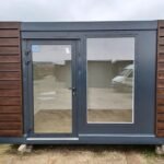Contenedor Comercial ‘Pabellón’ 3x4m con Fachada Acristalada