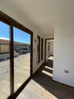 Cabaña Modular Jocsan 8×3 m – Un espacio completo con dormitorio, baño y cocina - Imagen 3