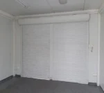 Contenedor Comercial 300×350 Con Persianas Frontales Divididas - Imagen 3